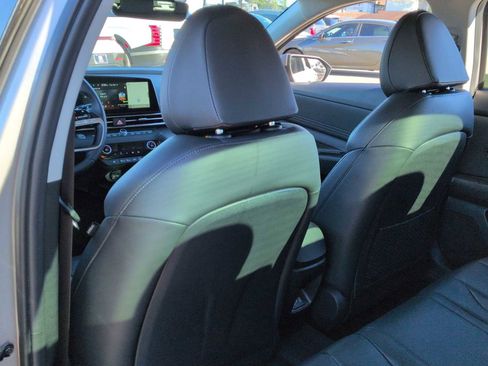 Certified 2025 Hyundai Elantra Limited image 19