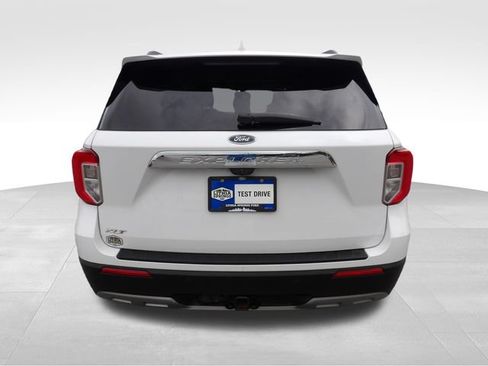 Certified 2022 Ford Explorer XLT w/ Equipment Group 202A RWD image 8