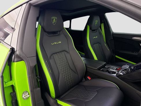 Used 2024 Lamborghini Urus Performante AWD/4WD image 31