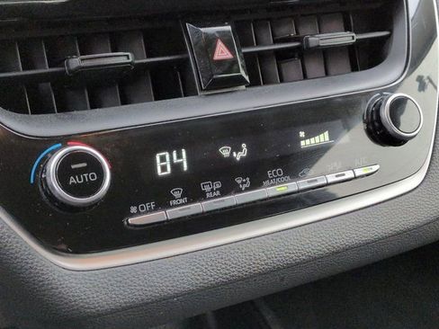 Used 2021 Toyota Corolla LE image 23