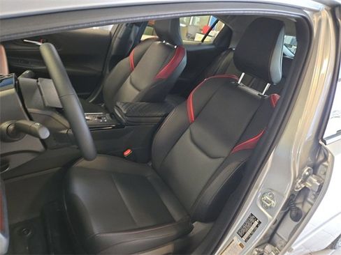 Used 2025 Toyota Prius Plug-In Hybrid image 11