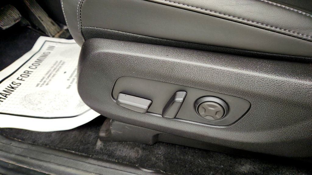 Used 2026 Kia Carnival SX w/ SX Dark Edition Package FWD image 11