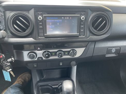 Used 2017 Toyota Tacoma SR w/ SR Convenience Package AWD/4WD image 18