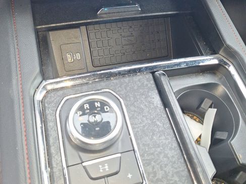 Used 2024 Ford Expedition Limited image 12