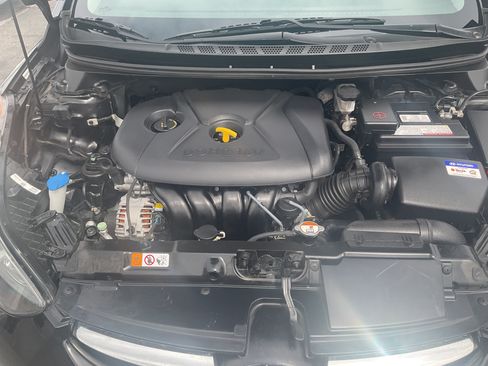 Used 2013 Hyundai Elantra GLS w/ Preferred Pkg FWD image 14