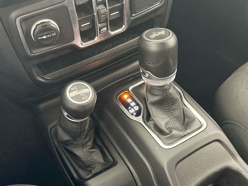 Used 2023 Jeep Wrangler Unlimited Sport AWD/4WD image 16