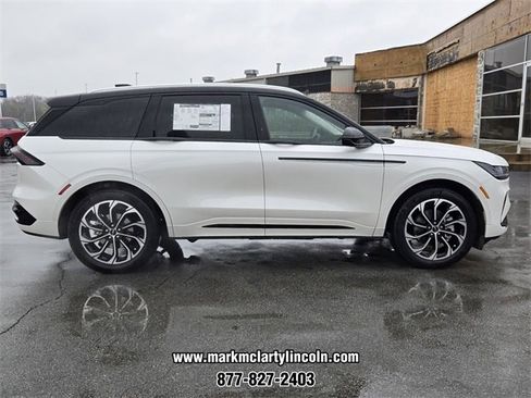 New 2026 Lincoln Nautilus Reserve image 2