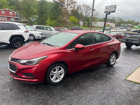Used 2018 Chevrolet Cruze LT w/ Convenience Package FWD image 10