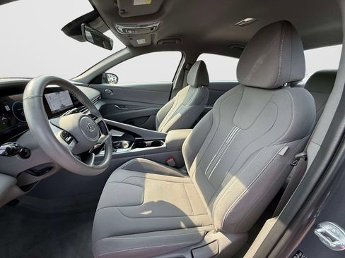 Used 2023 Hyundai Elantra SEL w/ Convenience Package FWD image 12