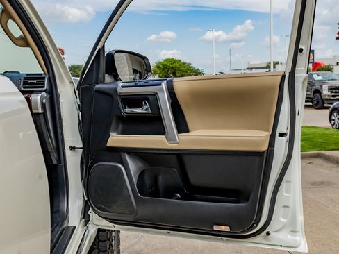 Used 2020 Toyota 4Runner Limited AWD/4WD image 37