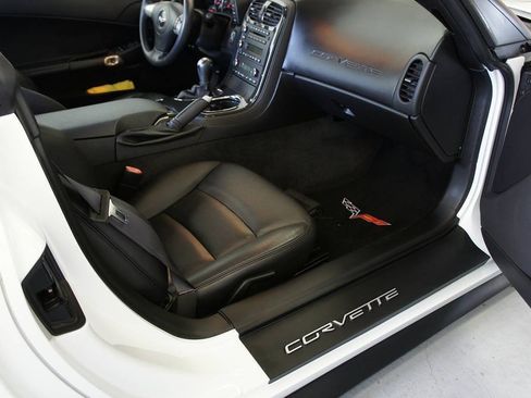 Used 2011 Chevrolet Corvette Coupe w/ 1LT RWD image 27