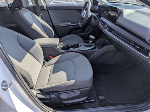 Used 2025 Kia K4 FWD image 34