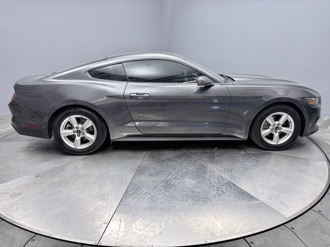 Used 2017 Ford Mustang Coupe RWD image 4