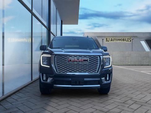 Used 2021 GMC Yukon Denali image 2