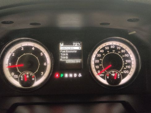 Used 2017 RAM 1500 Classic SLT AWD/4WD image 23
