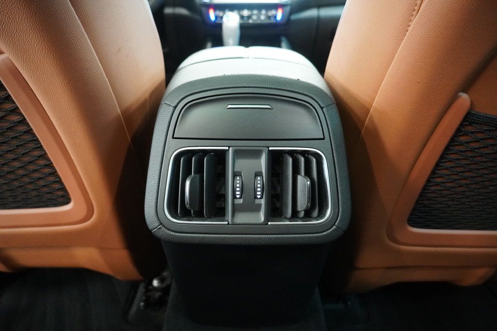 Used 2021 Maserati Levante AWD/4WD image 31
