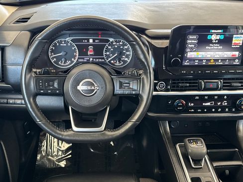 Used 2024 Nissan Pathfinder SL FWD image 14