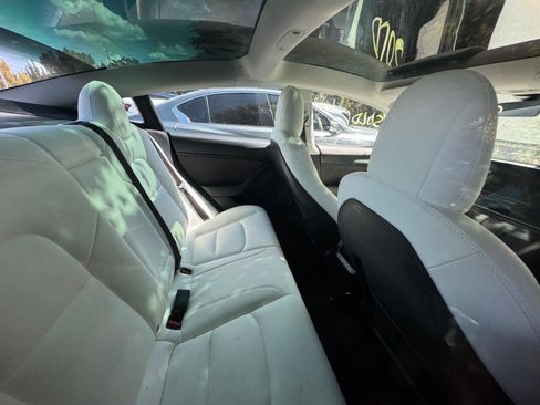 Used 2022 Tesla Model 3 Long Range AWD/4WD image 9