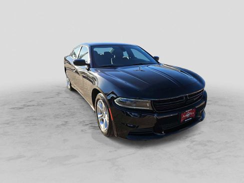 Used 2023 Dodge Charger SXT image 2