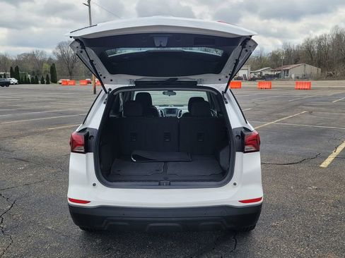 Used 2023 Chevrolet Equinox LS w/ LS Convenience Package FWD image 11