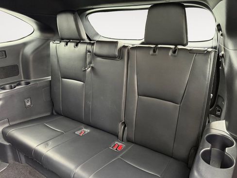 Used 2023 Toyota Highlander L image 30