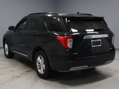 Used 2023 Ford Explorer XLT AWD/4WD image 9