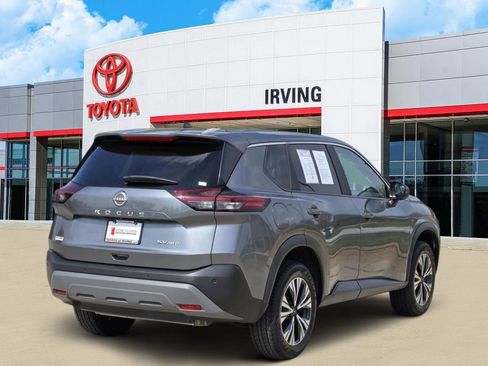 Used 2023 Nissan Rogue SV image 4