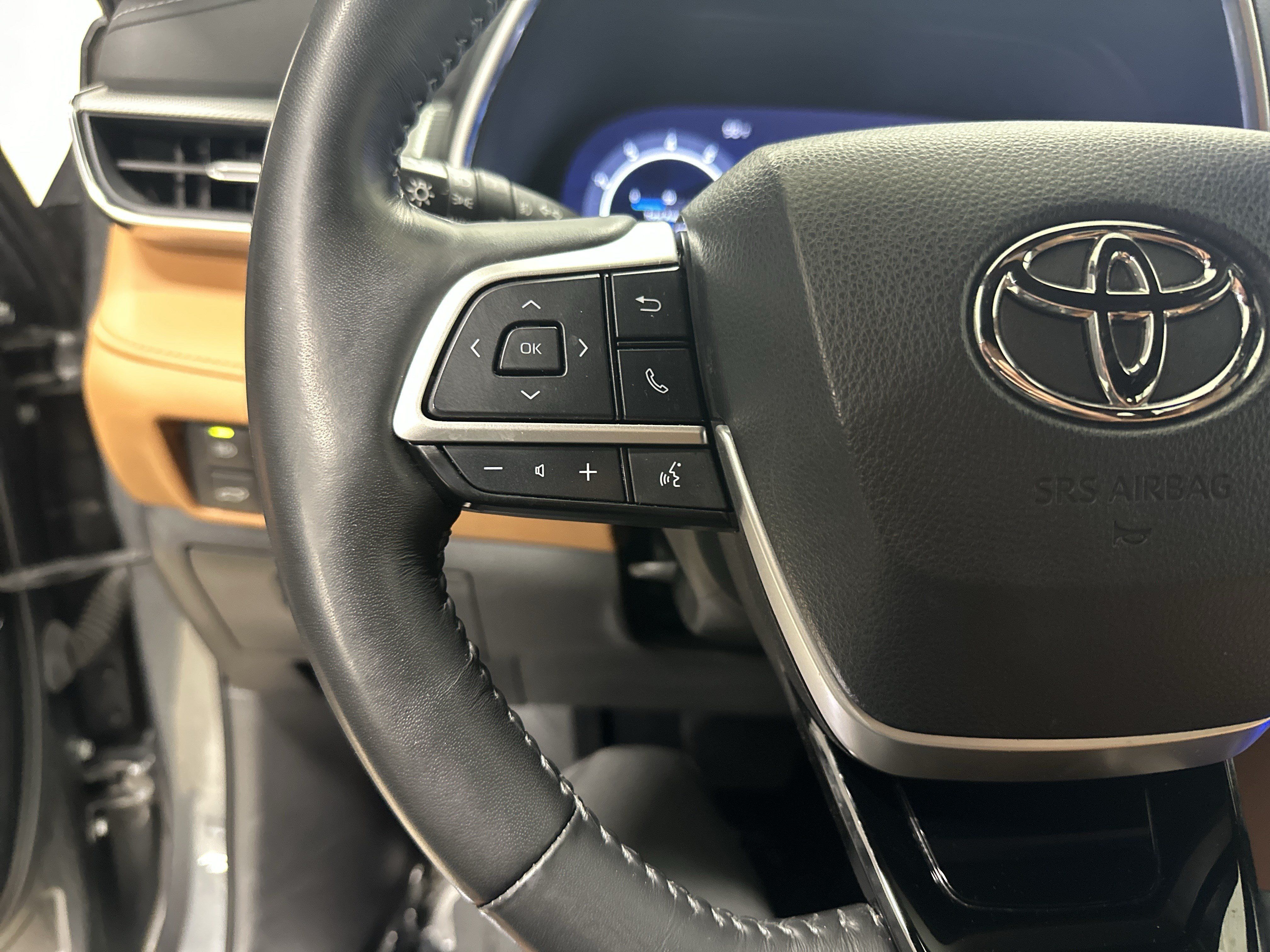 Used 2023 Toyota Highlander Platinum AWD/4WD image 19