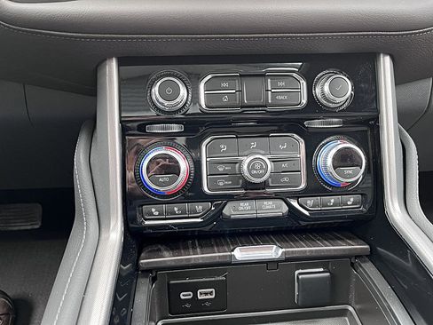 Used 2024 GMC Yukon Denali image 18