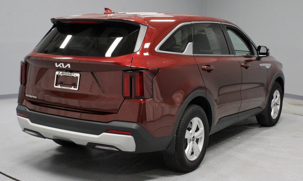 Used 2024 Kia Sorento LX FWD image 10