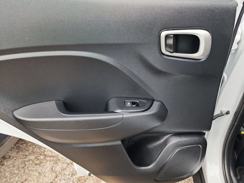 Used 2024 Hyundai Venue SEL FWD image 36