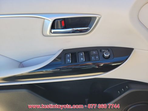 Certified 2017 Toyota Mirai Base image 16