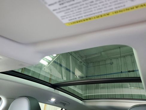 New 2025 Volkswagen Tiguan SE image 7