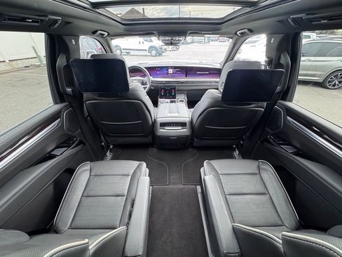 Used 2025 Cadillac Escalade Premium Luxury AWD/4WD image 24