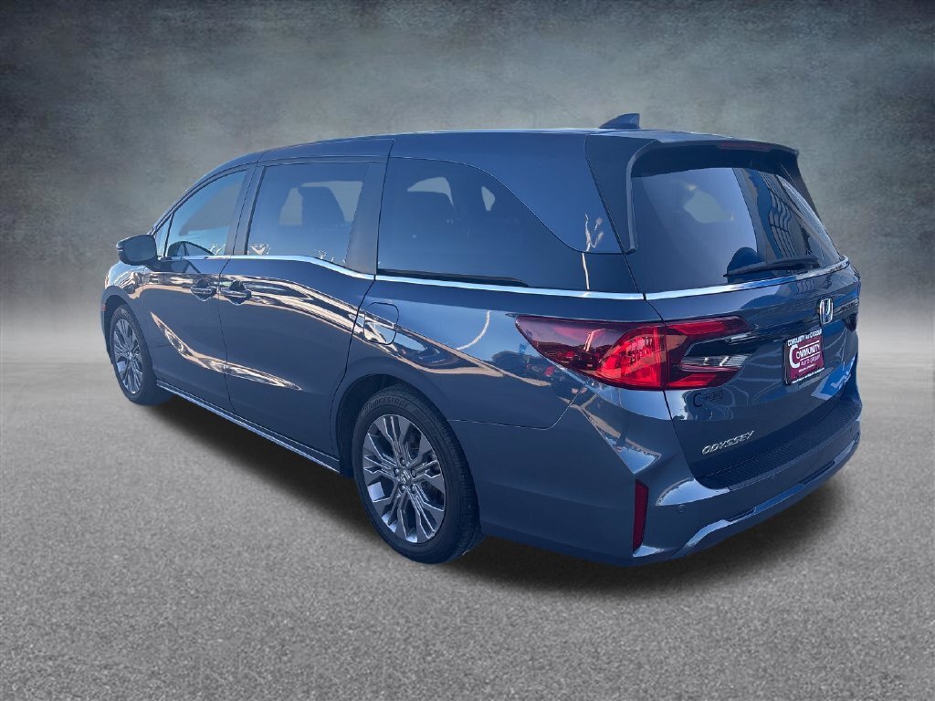 Used 2025 Honda Odyssey Touring image 3