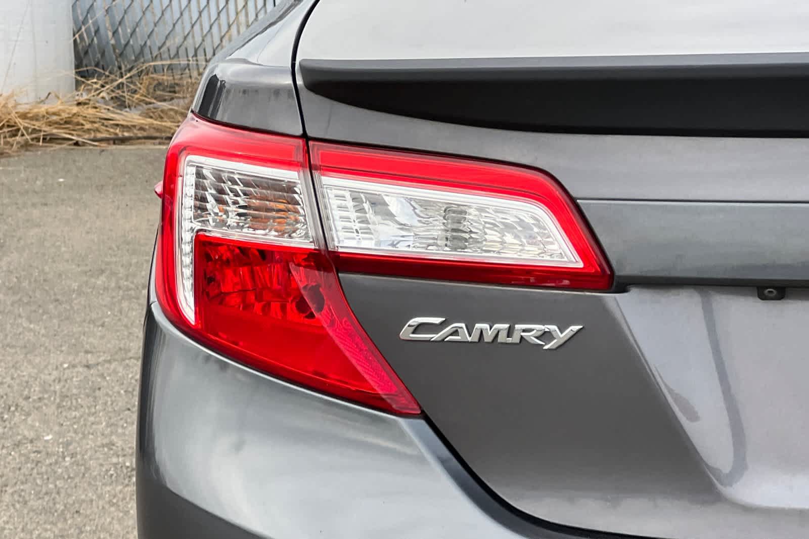 Used 2014 Toyota Camry SE FWD image 23