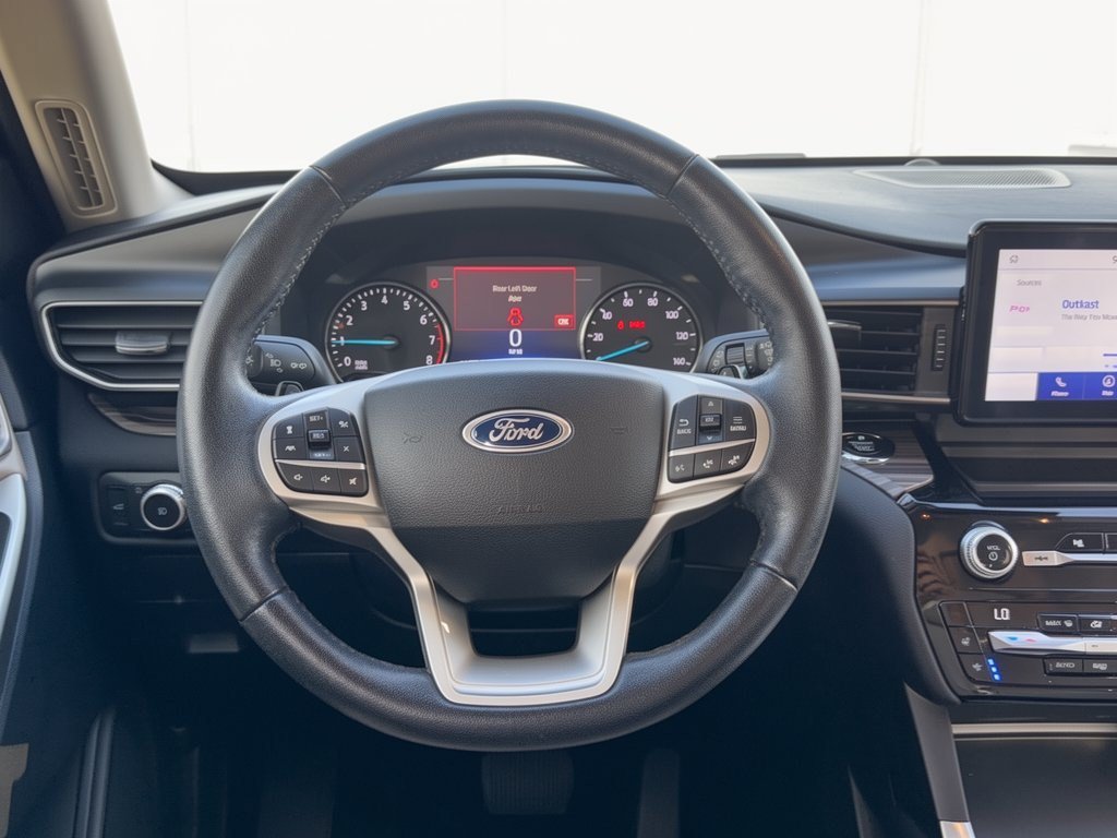 Used 2021 Ford Explorer Limited w/ Equipment Group 301A RWD image 10