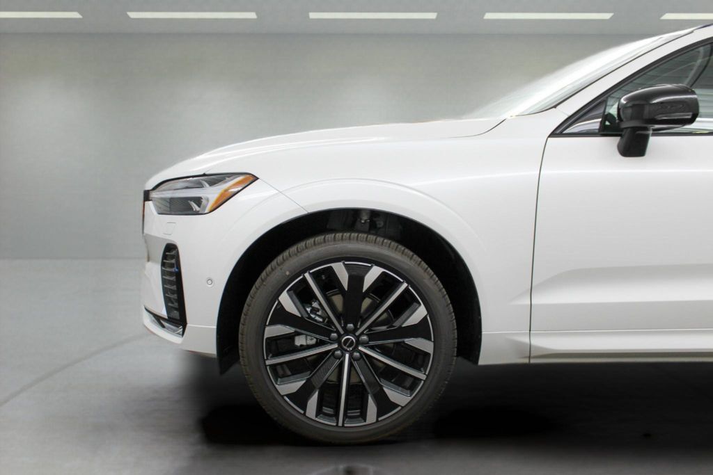 Certified 2026 Volvo XC60 B5 Ultra w/ Protection Package Premier AWD/4WD image 33