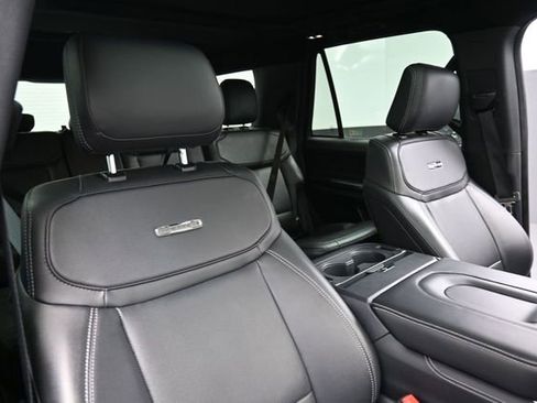Used 2025 Ford Expedition Platinum w/ Stealth Appearance Package AWD/4WD image 30