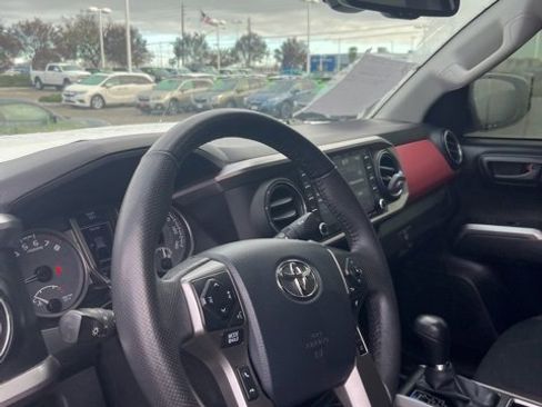 Used 2020 Toyota Tacoma SR image 15