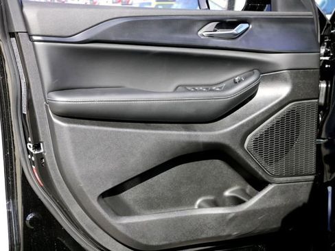 New 2025 Jeep Grand Cherokee L Laredo image 16