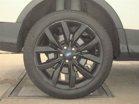 Used 2018 Ford Escape SE w/ SE Sport Appearance Package AWD/4WD image 11