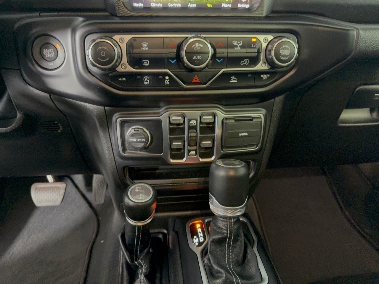 Used 2022 Jeep Wrangler Unlimited Sahara w/ LED Lighting Group AWD/4WD image 22