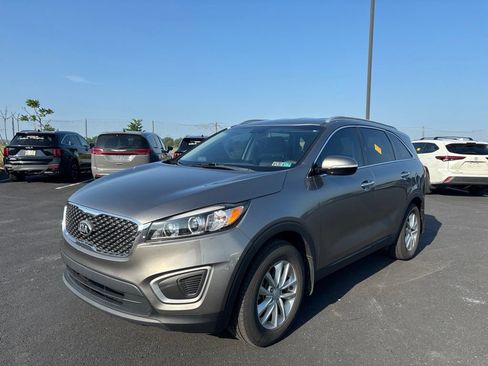Used 2018 Kia Sorento FWD image 7