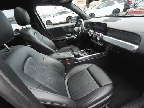 Used 2023 Mercedes-Benz GLB 250 4MATIC w/ Premium Package image 46