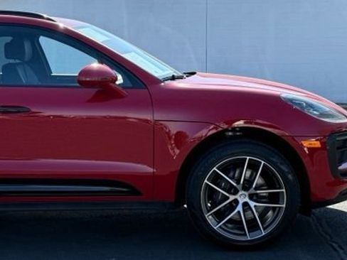 Used 2025 Porsche Macan AWD/4WD image 9