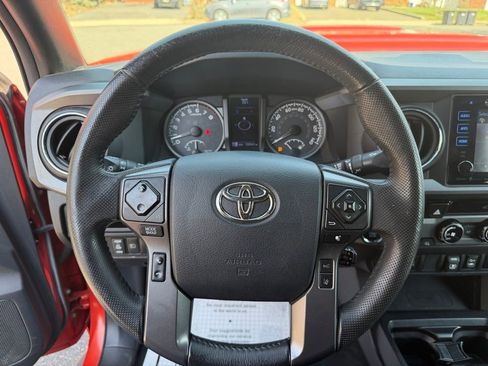 Used 2018 Toyota Tacoma TRD Sport AWD/4WD image 14