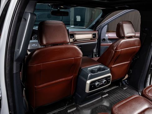 Used 2022 Ford Expedition Max Limited image 30