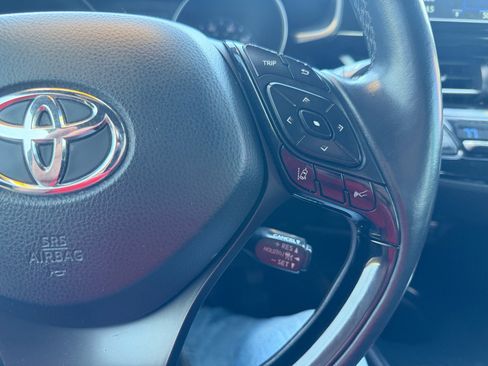 Used 2018 Toyota C-HR XLE FWD image 23