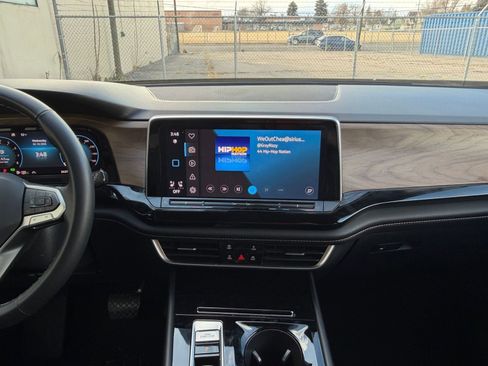 Used 2024 Volkswagen Atlas SE image 20